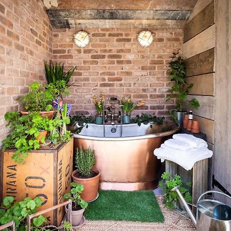 The Walled Garden At Cheshire Boutique Bathhouse Nantwich Buitenkant foto