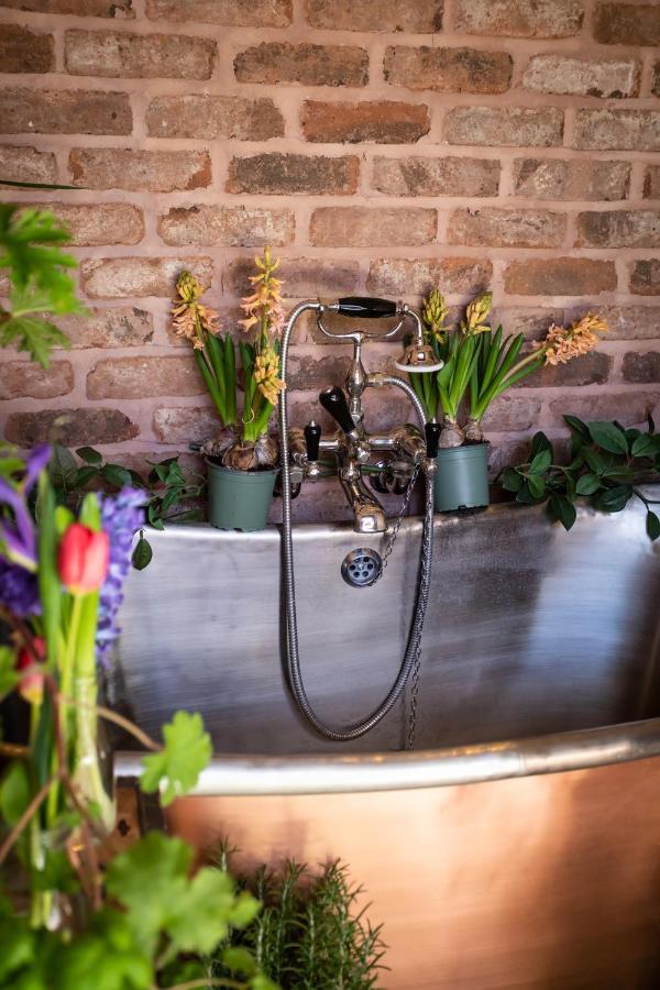 The Walled Garden At Cheshire Boutique Bathhouse Nantwich Buitenkant foto