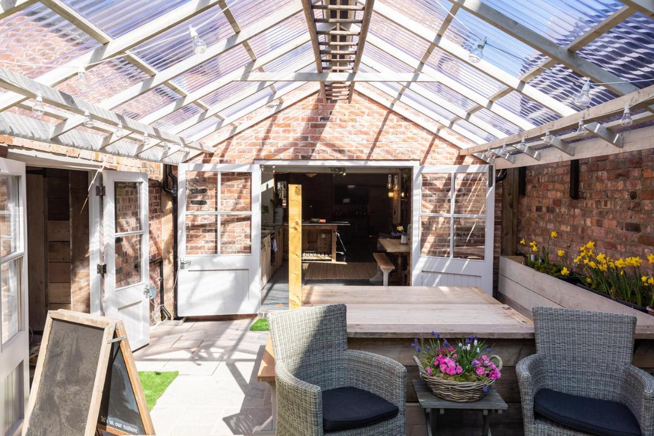 The Walled Garden At Cheshire Boutique Bathhouse Nantwich Buitenkant foto