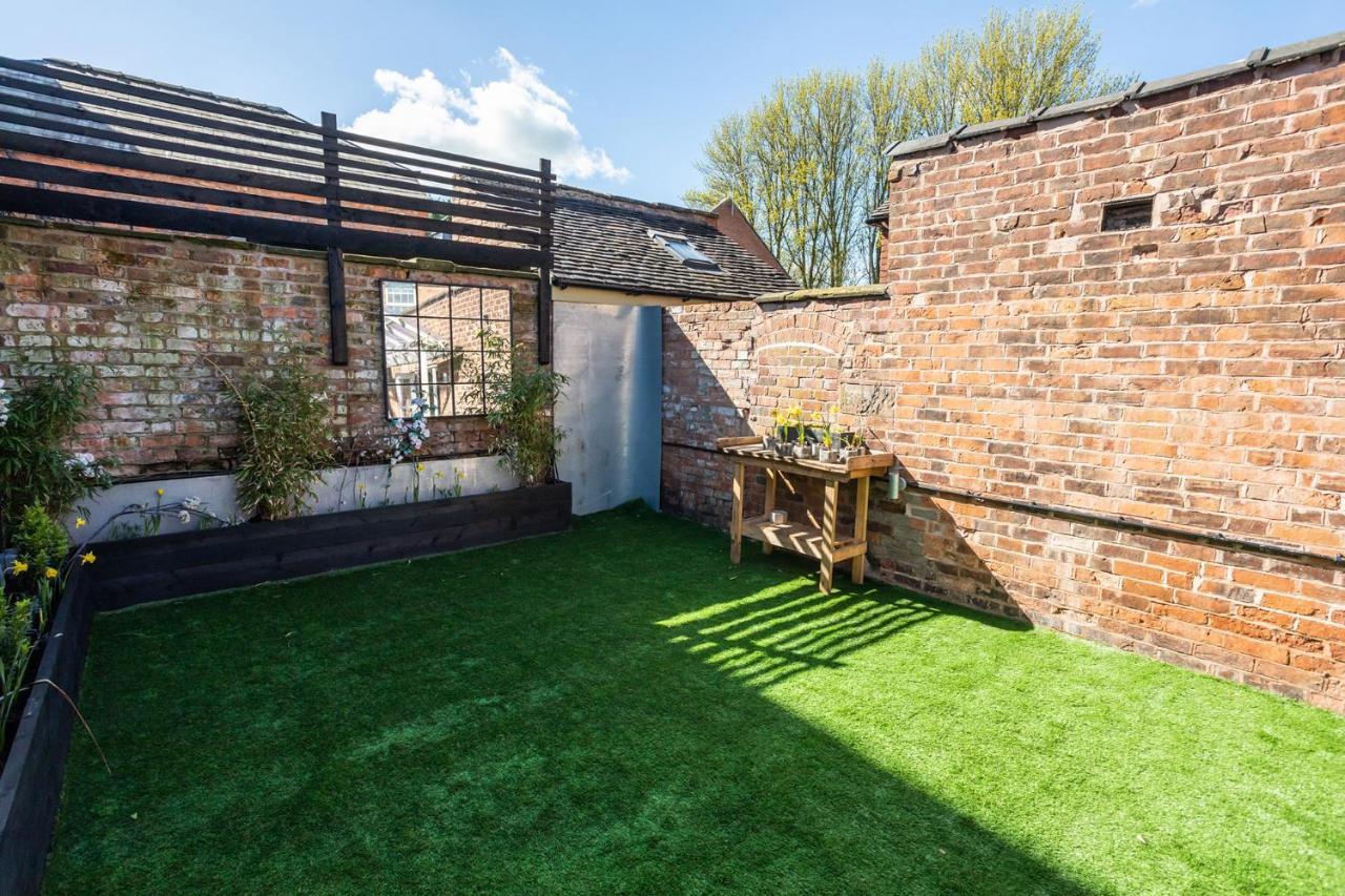 The Walled Garden At Cheshire Boutique Bathhouse Nantwich Buitenkant foto